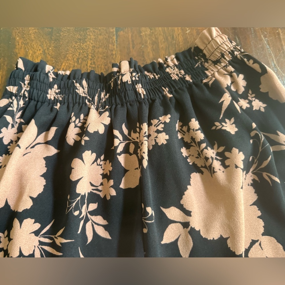 DR2 Black and Taupe Floral Crop Wide Leg Pants with Pockets - Picture 9 of 13
